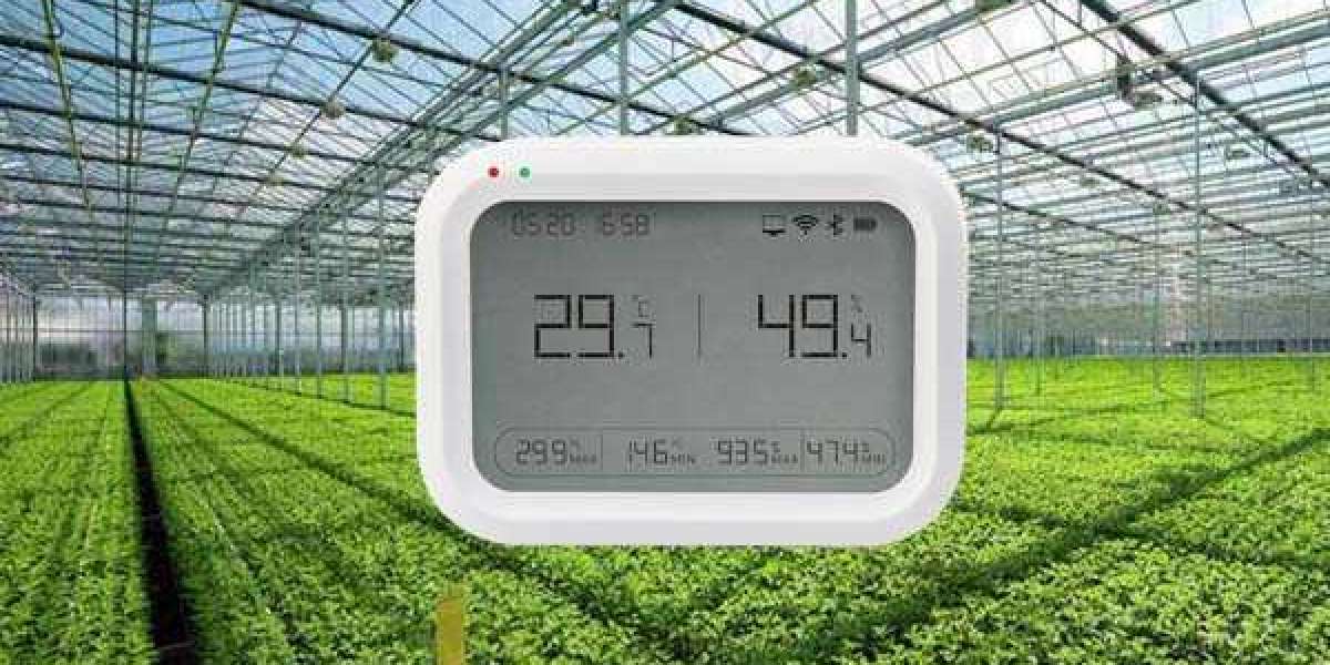 Indoor wireless temperature data logger such as greenhouses
