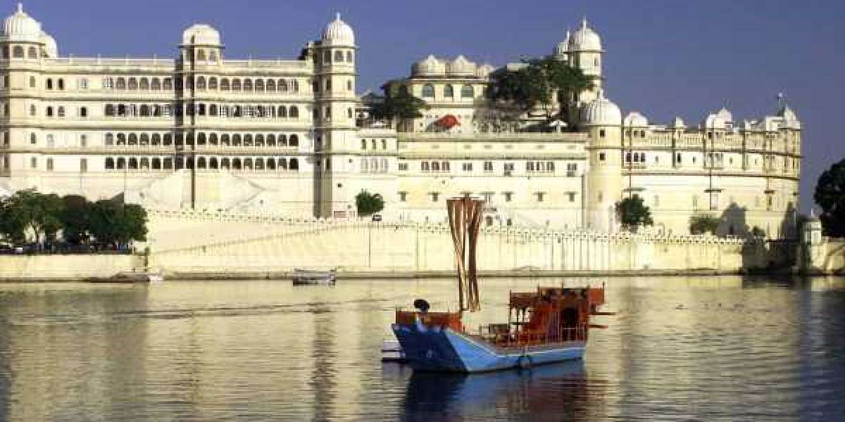Hire Tour Guide In Udaipur