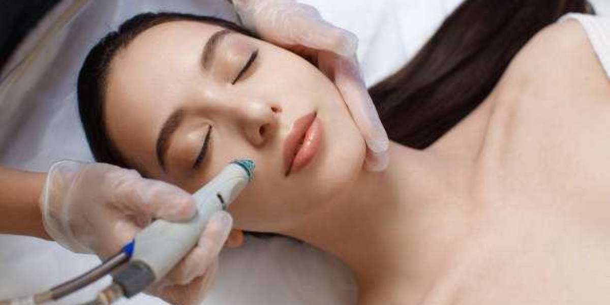 HydraFacial vs. Traditional Facials: Why Dubai Residents Are Switching