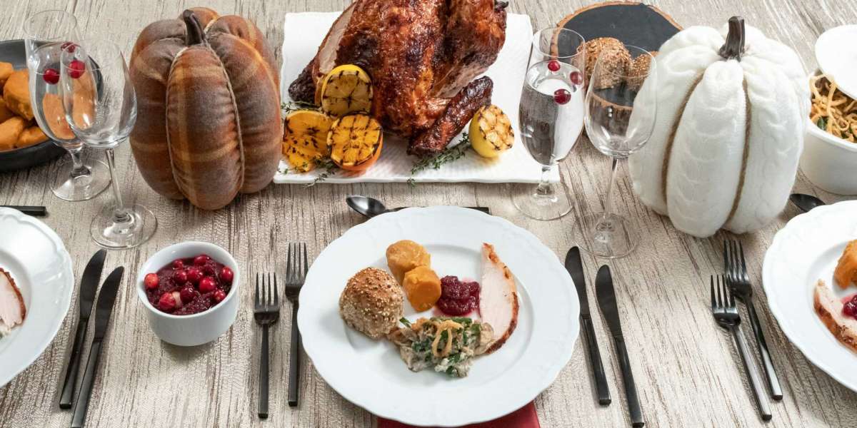 Stress-Free Thanksgiving in Chicago: Catering, To-Go Kits, and Dine-In Options