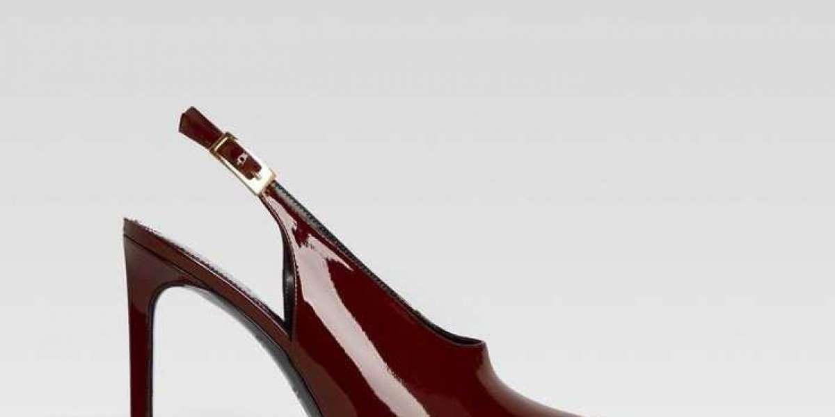 Slingback Pumps: A Stylish Addition to Your Christmas Outfit