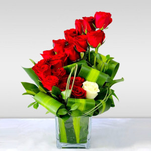 Send Flowers Online | Flower Delivery in Hyderabad | OyeGifts