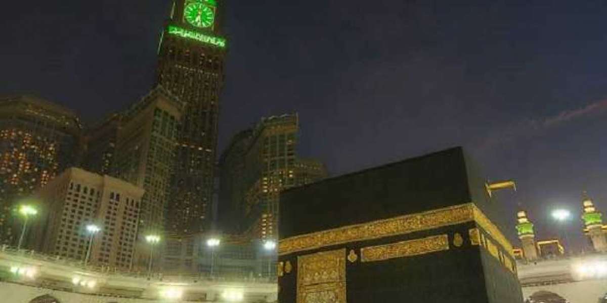 When does the Makkah to Jeddah taxi fare increase?