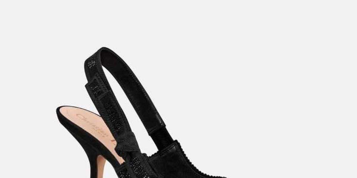 How to Wear Sling Back Heels for the New Year Trend