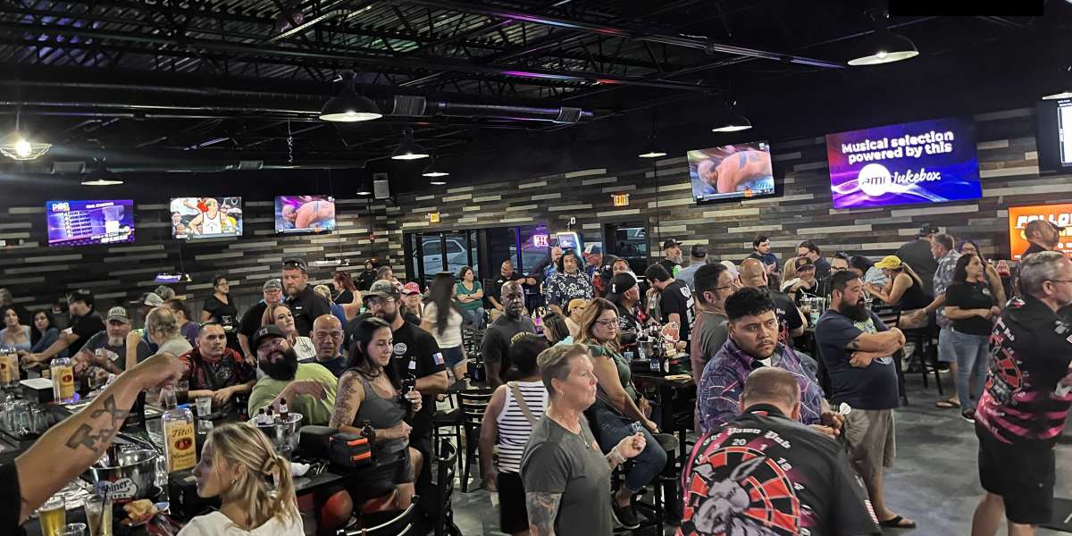 Live Oak’s Ultimate Sports Bar: Food, Fun & Games