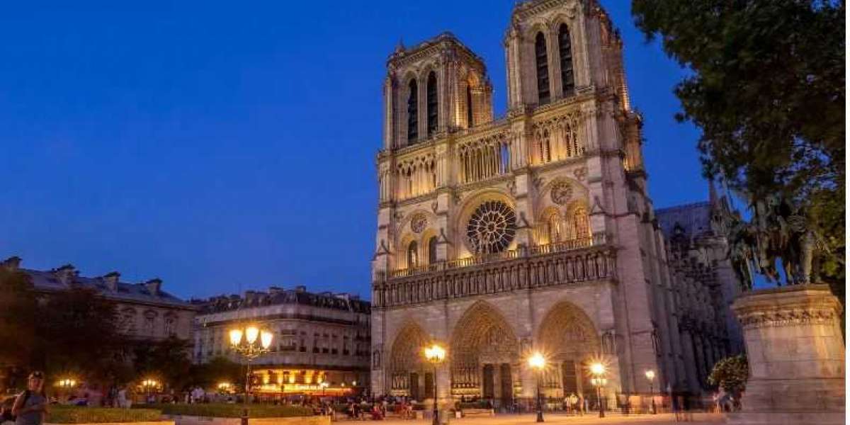 Notre-Dame de Paris, europe ,: A Guided Tour Through History and Buildings