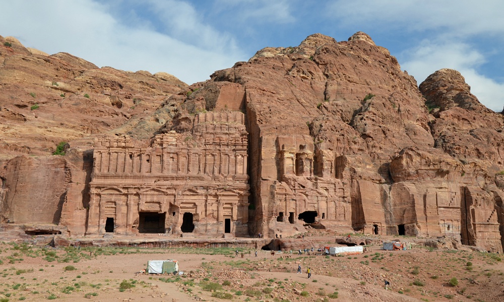 The Enigmatic Beauty of Petra: A Journey Through Time - Pulse News
