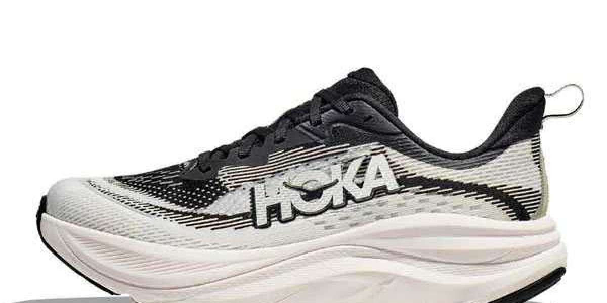 專業評測 vs 用戶評價：Hoka 跑鞋實力大比拼！