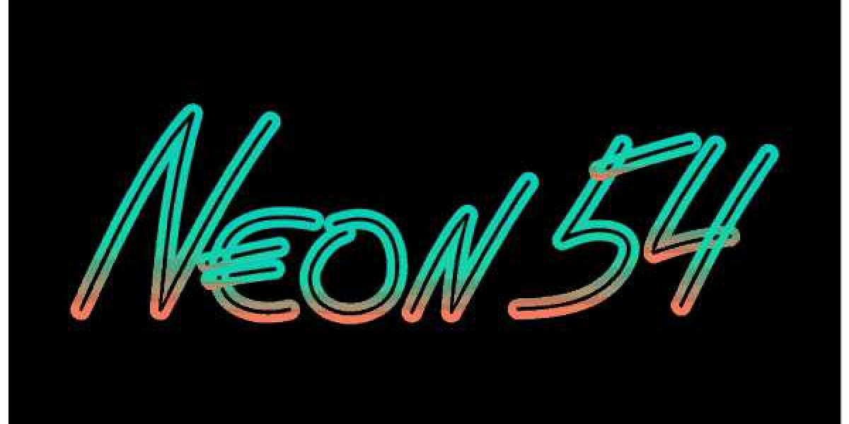 Neon54: Świat Gier, Historii i Emocji – Reportaż