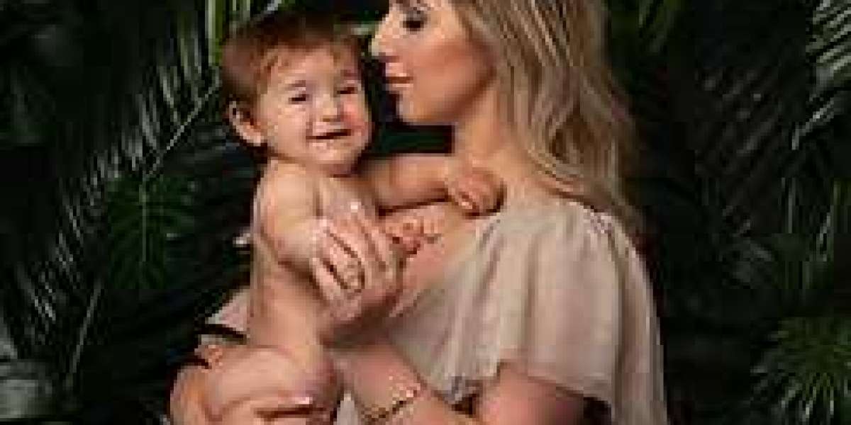 Maternity Photography Packages: Capturing Pregnancy Elegance with Anja UK's Photography Services