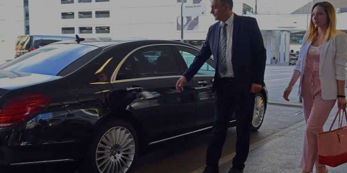 Seamless Travel Across London Airports: Taxi from Gatwick to Luton Airport