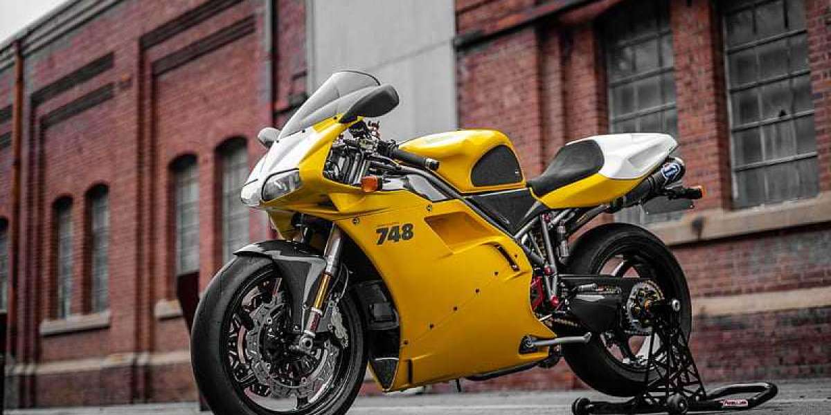 Ducati Superbike 748 – Specs, Reviews & Classic Performance