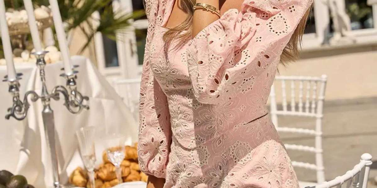 Pastellkleider in Rosa – Sanfte Eleganz von lou de