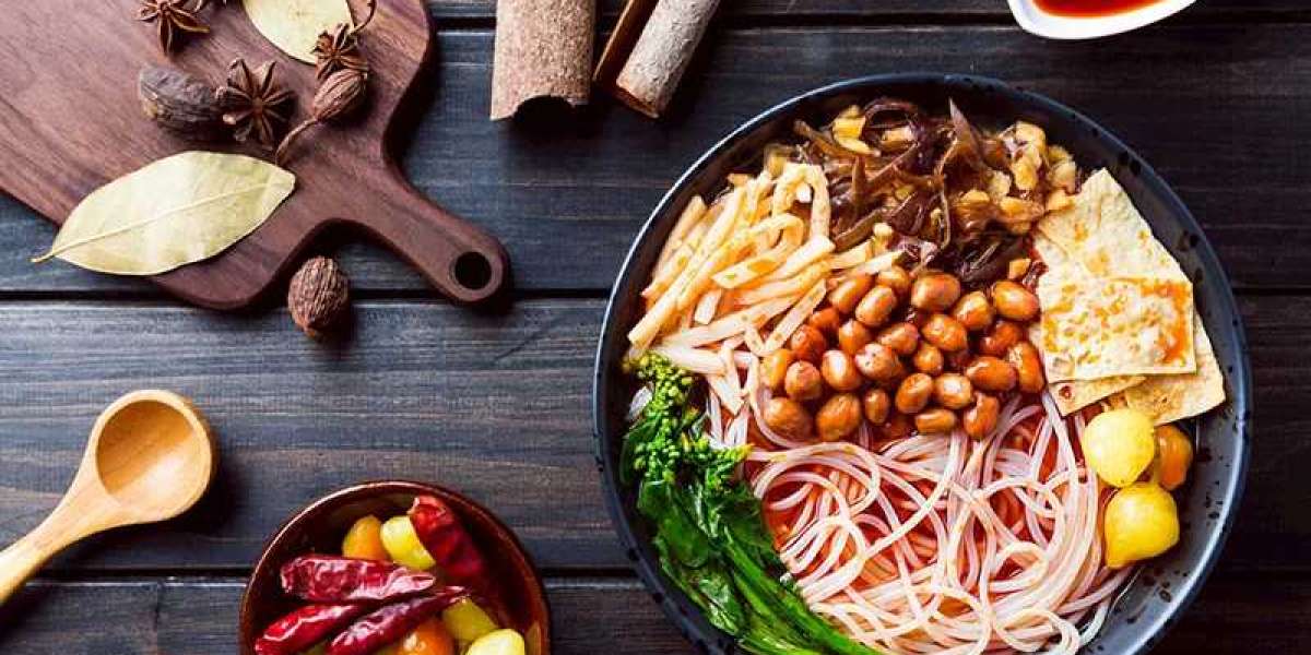 李子柒螺螄粉零食化｜速食螺螄粉也能美味健康